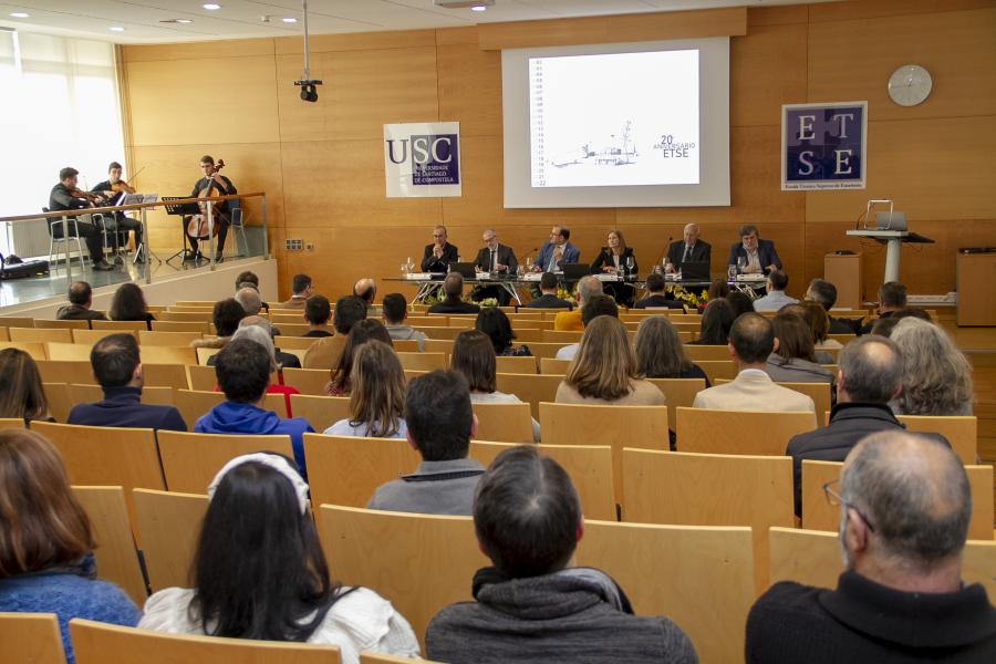 O acto estivo presidido polo reitor Antonio López. FOTO: Iria Lema O acto estivo presidido polo reitor Antonio López. FOTO: Iria Lema
