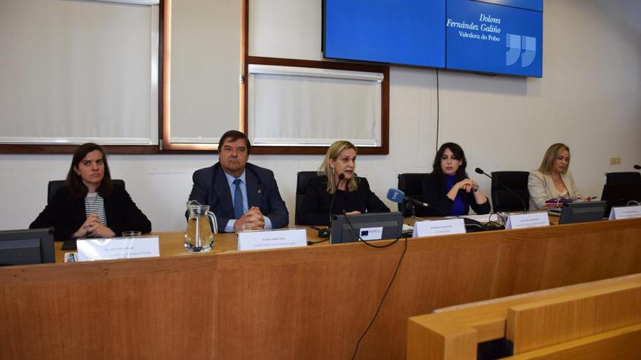 De esquerda a dereita, Marta Pérez, Julio Abalde, Dolores Fernández, Mª Jesús Lorenzana e Mónica Valderrama. FOTO: UVigo De esquerda a dereita, Marta Pérez, Julio Abalde, Dolores Fernández, Mª Jesús Lorenzana e Mónica Valderrama. FOTO: UVigo
