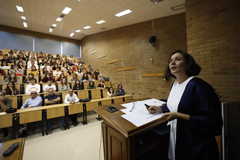 A Facultade de Ade abre o curso cunha conferencia aberta sobre empresa familiar a cargo da Ceo do grupo Adolfo Domínguez A Facultade de Ade abre o curso cunha conferencia aberta sobre empresa familiar a cargo da Ceo do grupo Adolfo Domínguez