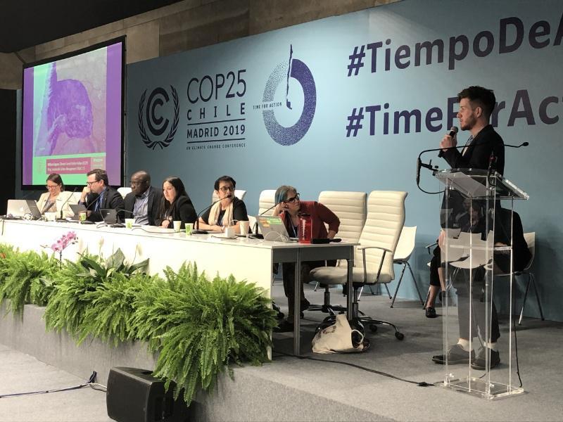 A USC deixa a súa pegada no Cumio sobre Cambio Climático con intervencións nos foros da COP 25, achegas innovadoras e actividades nos seus campus A USC deixa a súa pegada no Cumio sobre Cambio Climático con intervencións nos foros da COP 25, achegas innovadoras e actividades nos seus campus