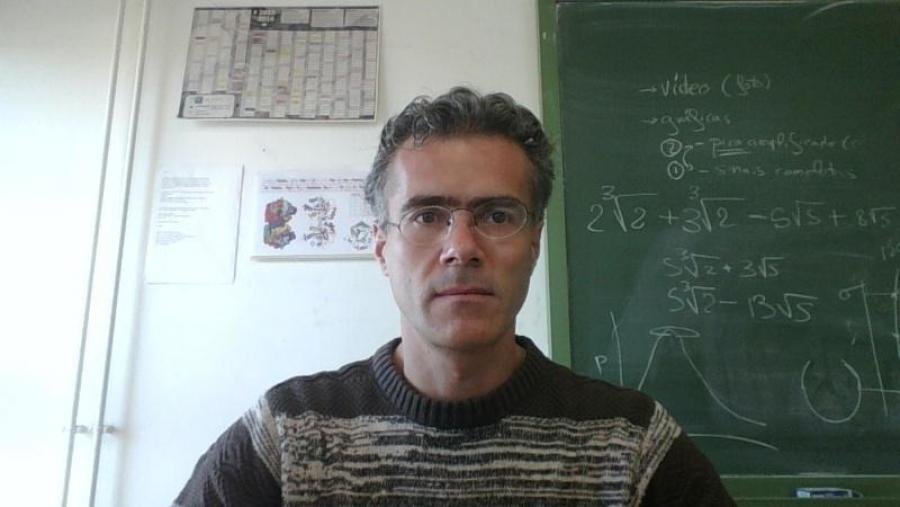 O profesor Ángel Piñeiro pertence ao grupo de Materia Branda e Biofísica Molecular do Departamento de Física Aplicada da USC O profesor Ángel Piñeiro pertence ao grupo de Materia Branda e Biofísica Molecular do Departamento de Física Aplicada da USC