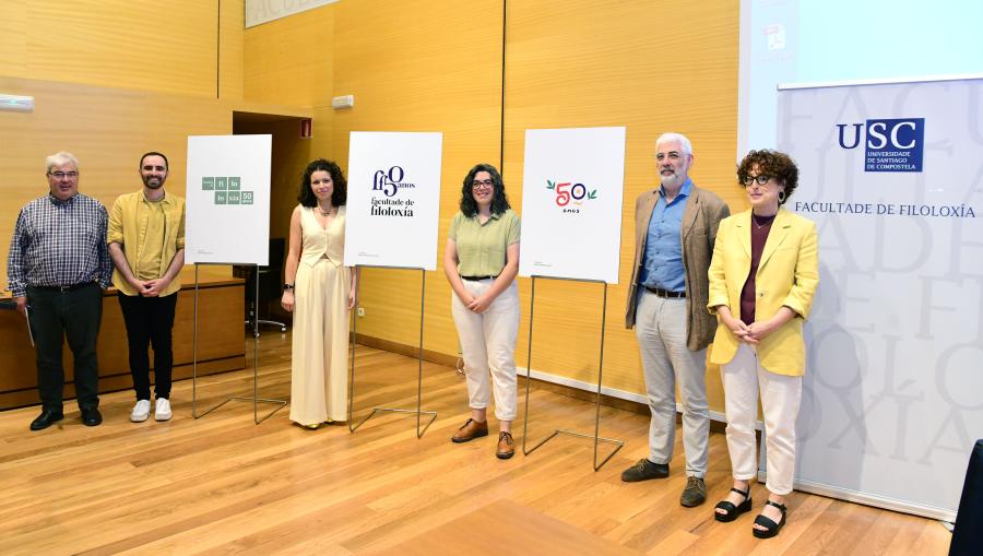 As autoras e autor dos logos posan co equipo decanal. Foto: Santi Alvite As autoras e autor dos logos posan co equipo decanal. Foto: Santi Alvite