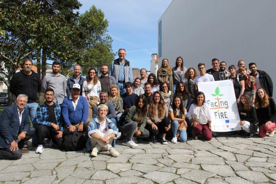 Participantes no seminario sobre incendios forestais desenvolvido en Aveiro no marco do proxecto FacingFIRE Participantes no seminario sobre incendios forestais desenvolvido en Aveiro no marco do proxecto FacingFIRE