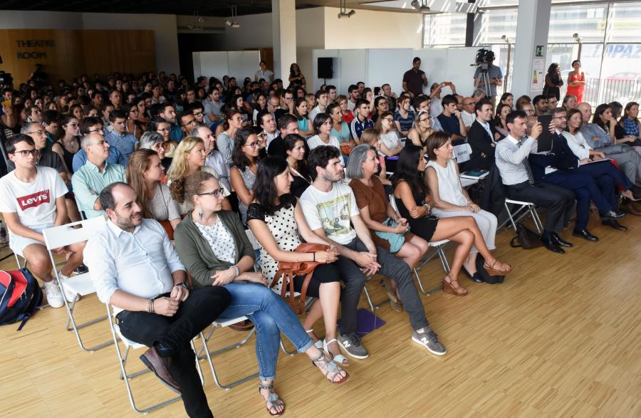 Público asistente al encuentro de May-Britt Moser con investigadores Público asistente al encuentro de May-Britt Moser con investigadores