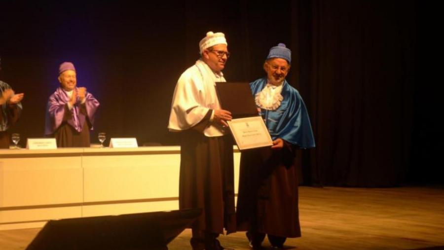 O profesor Miguel Zabalza, investido doutor honoris causa pola Pontifícia Universidade Católica do Rio Grande do Sul O profesor Miguel Zabalza, investido doutor honoris causa pola Pontifícia Universidade Católica do Rio Grande do Sul