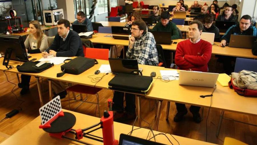Participantes no curso de modelado e impresión 3D organizado polo grupo USCAN3D da USC no campus de Lugo Participantes no curso de modelado e impresión 3D organizado polo grupo USCAN3D da USC no campus de Lugo