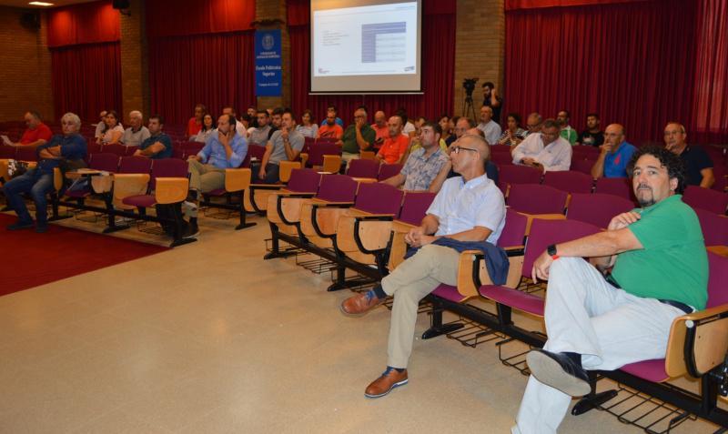 Unha xornada técnica sobre a eficiencia das granxas de leite cita na EPS de Enxeñaría a máis 50 técnicos e profesionais do sector Unha xornada técnica sobre a eficiencia das granxas de leite cita na EPS de Enxeñaría a máis 50 técnicos e profesionais do sector