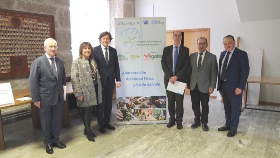 De esquerda a dereita, Joaquín González, Rousaura Leis, Xosé R. Lete, Jesús Vázquez-Almuiña, Antonio López e Felipe Casanueva. Foto: Servimav-USC De esquerda a dereita, Joaquín González, Rousaura Leis, Xosé R. Lete, Jesús Vázquez-Almuiña, Antonio López e Felipe Casanueva. Foto: Servimav-USC