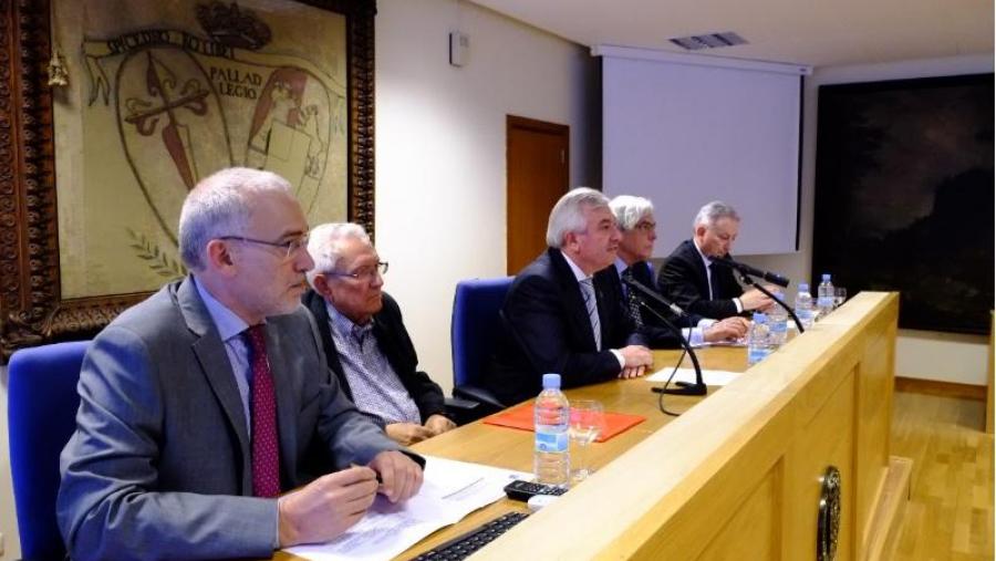 Ulises Moulines e Tomás Vives conversaron na USC sobre liberdade e ciencia Ulises Moulines e Tomás Vives conversaron na USC sobre liberdade e ciencia