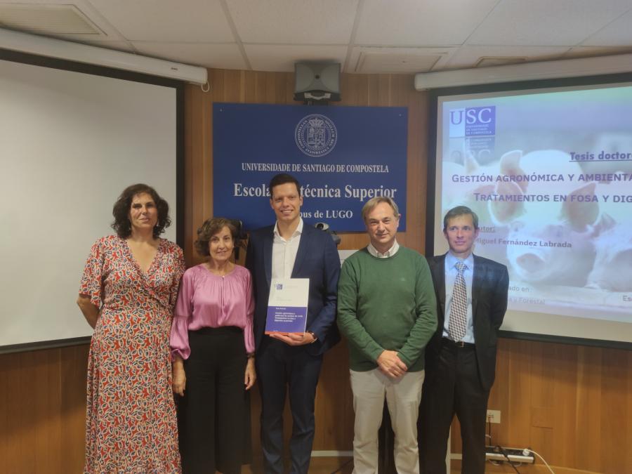 De esquerda a dereita, Dolores Fernández, Elvira López, Miguel Fernández, Lucio García e Adolfo López, na EPS de Enxeñaría De esquerda a dereita, Dolores Fernández, Elvira López, Miguel Fernández, Lucio García e Adolfo López, na EPS de Enxeñaría