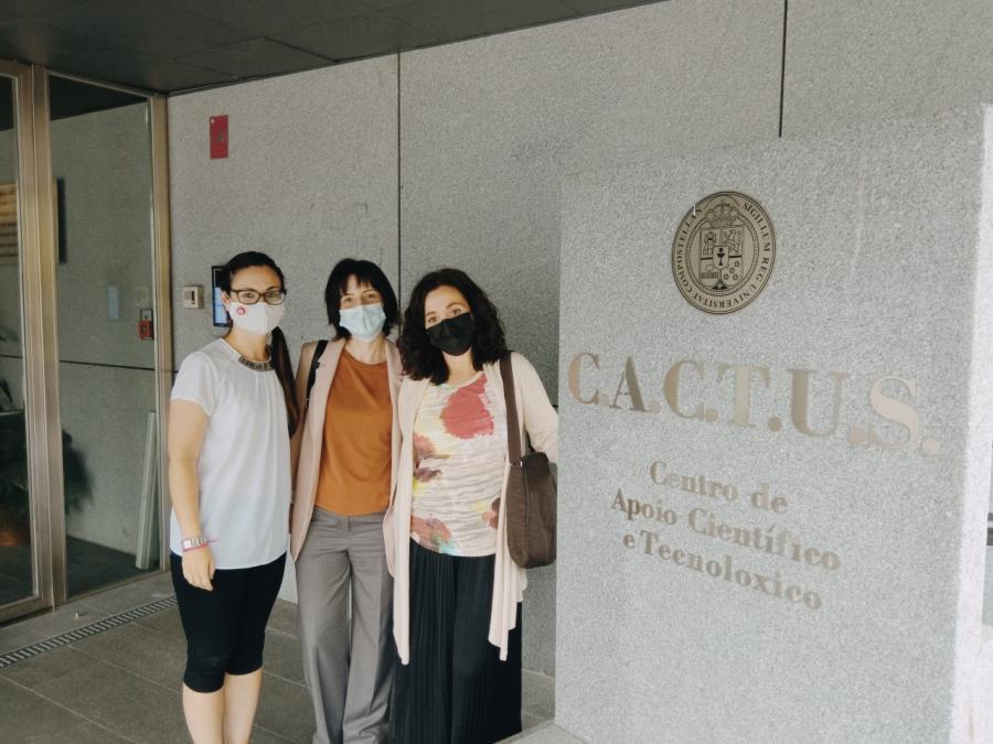 De esquera a dereita, Lucia Casal, Paula Villar e Ana López Fotos equipo da USC