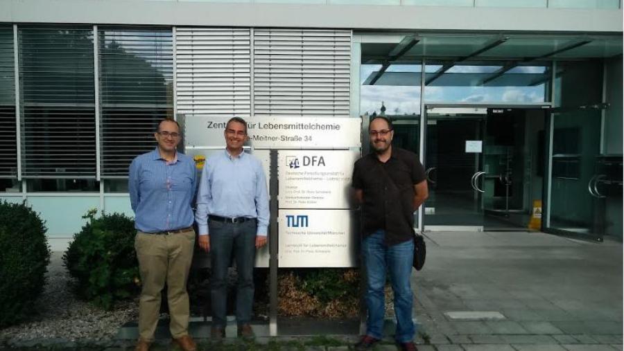 De esquerda a dereita, Xesús Pablo González, Martin Steinhaus e Javier Cancela, na sede de DFA, en Alemaña De esquerda a dereita, Xesús Pablo González, Martin Steinhaus e Javier Cancela, na sede de DFA, en Alemaña