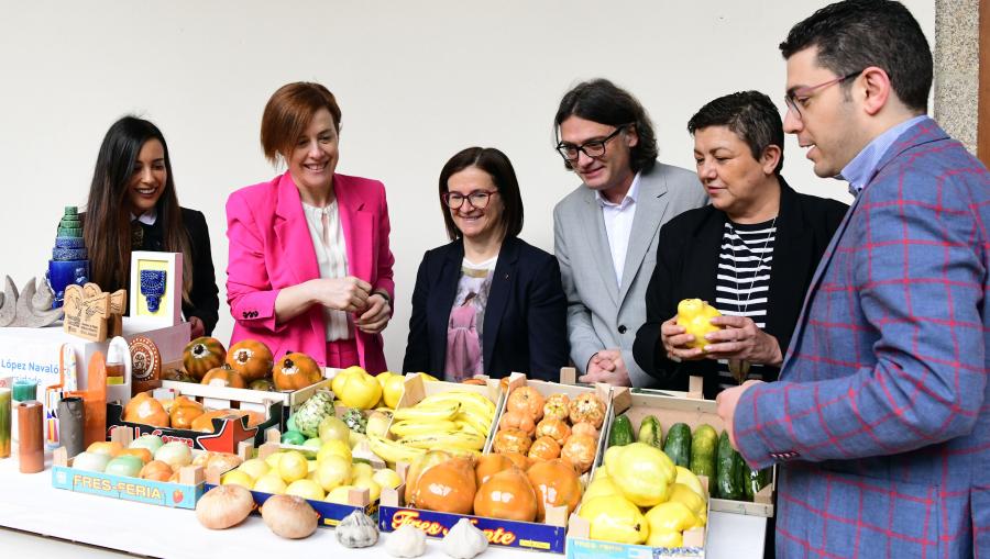 De esquerda a dereita, Iris Estévez, Pilar Murias, Mar Lorenzo, Xosé Mª López, Elena Fabeiro e Alexandre Sotelino. FOTO: Santi Alvite De esquerda a dereita, Iris Estévez, Pilar Murias, Mar Lorenzo, Xosé Mª López, Elena Fabeiro e Alexandre Sotelino. FOTO: Santi Alvite