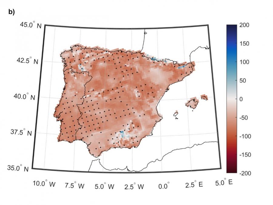 Os eventos extremos diminuirán en magnitude para o conxunto da Península Ibérica e Baleares, entre un 43% (RCP 4.5) e un 54% (RCP 8.5) Os eventos extremos diminuirán en magnitude para o conxunto da Península Ibérica e Baleares, entre un 43% (RCP 4.5) e un 54% (RCP 8.5)
