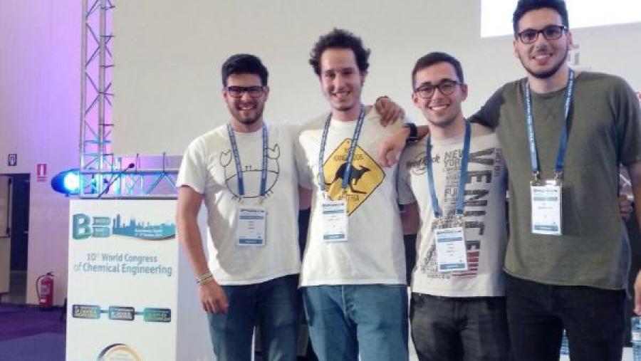 O equipo da USC gañador do segundo posto, formado por Pablo Potel, Pablo Sánchez, Carlos Corral e Manuel Ferro O equipo da USC gañador do segundo posto, formado por Pablo Potel, Pablo Sánchez, Carlos Corral e Manuel Ferro