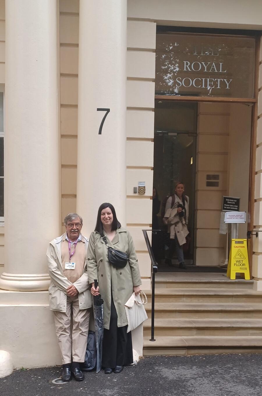 Elena Lendoiro co profesor López-Rivadulla na Royal Society Elena Lendoiro co profesor López-Rivadulla na Royal Society