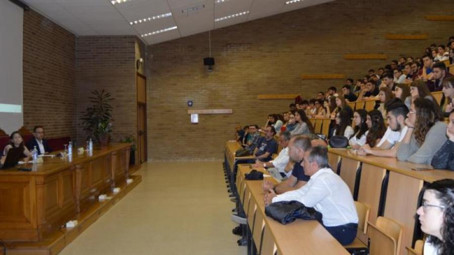 Conferencia 'Galicia, a orixe', a cargo de Adriana Domínguez, na Facultade de Ade de Lugo Conferencia 'Galicia, a orixe', a cargo de Adriana Domínguez, na Facultade de Ade de Lugo