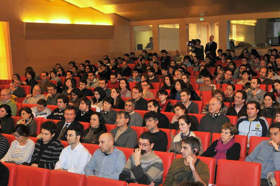 Público asistente a la conferencia de Sheldon Lee Glashow Público asistente a la conferencia de Sheldon Lee Glashow