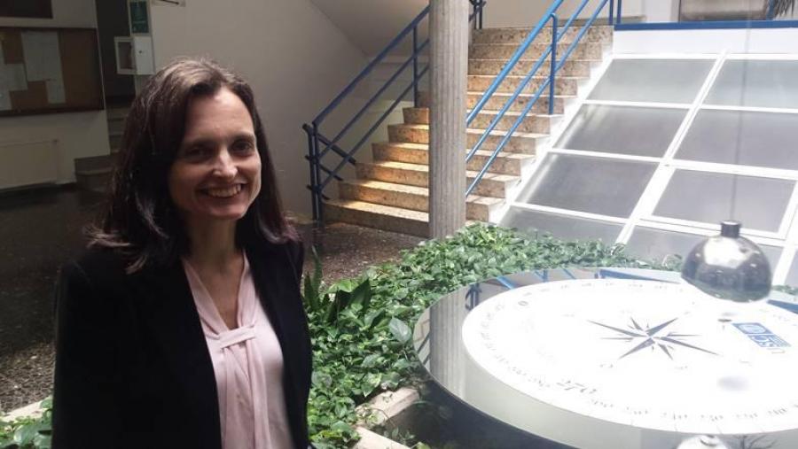 Elena López Lago é profesora da Área de Óptica Elena López Lago é profesora da Área de Óptica