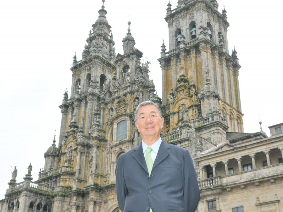 Samuel Chao Chung Ting en la Praza do Obradoiro Samuel Chao Chung Ting en la Praza do Obradoiro