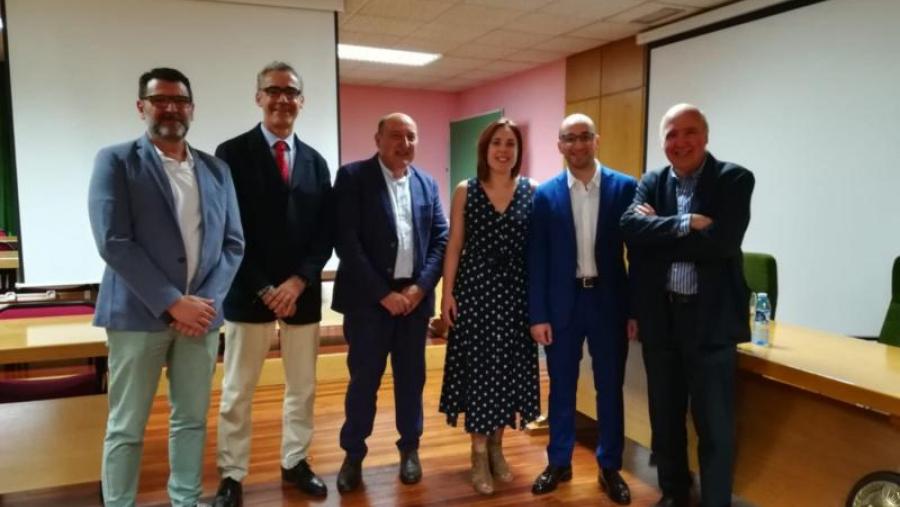 De esquerda a dereita, Romalde, González-Zorn, Corrales, Mora, García e Blanco, na Facultade de Veterinaria do campus de Lugo De esquerda a dereita, Romalde, González-Zorn, Corrales, Mora, García e Blanco, na Facultade de Veterinaria do campus de Lugo