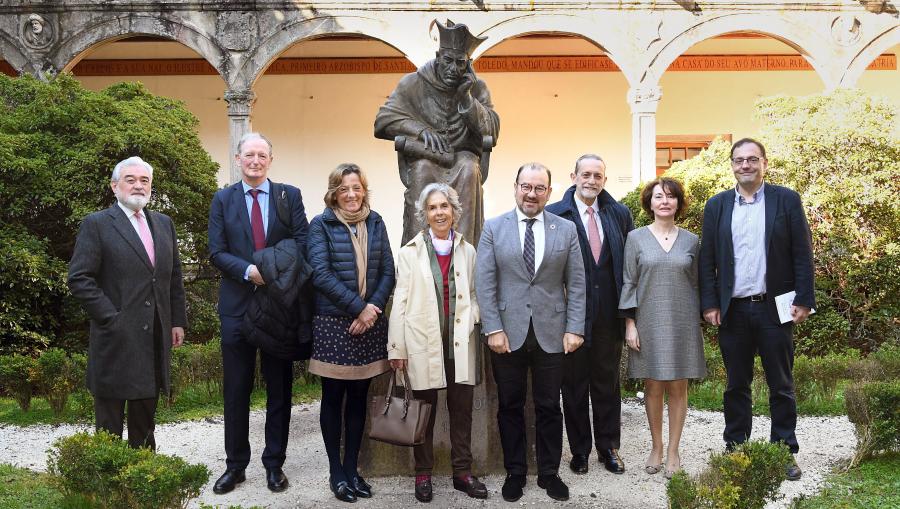 Tras o acto de sinatura, os membros da FRIAT puidron visitar o Colexio de Fonseca acompañados polo reitor, pola secretaria xeral e polo vicerreitor de Planificación e Proxección Estratéxica. FOTO: Santi Alvite Tras o acto de sinatura, os membros da FRIAT puidron visitar o Colexio de Fonseca acompañados polo reitor, pola secretaria xeral e polo vicerreitor de Planificación e Proxección Estratéxica. FOTO: Santi Alvite