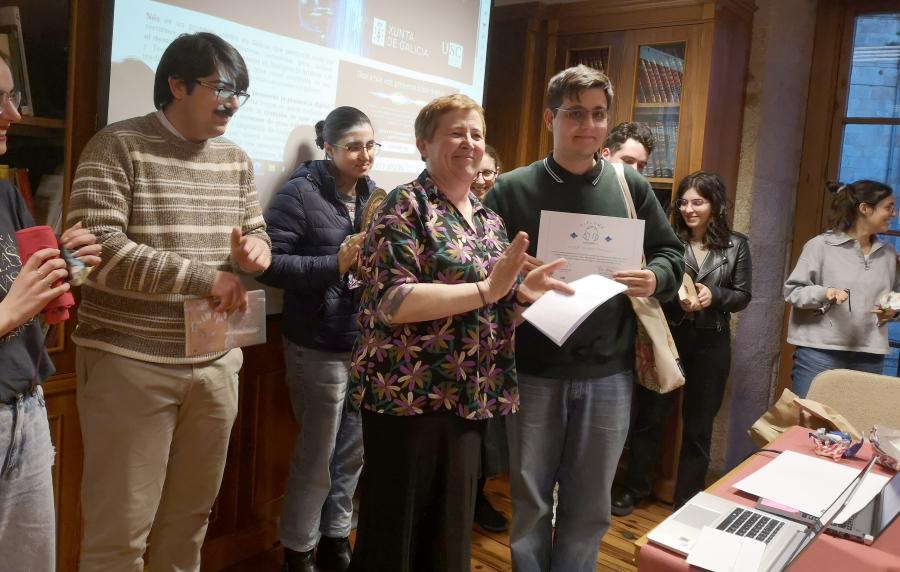 Nicolás Acebedo Torrego recibiu o premio á persoa que máis fragmentos validou Nicolás Acebedo Torrego recibiu o premio á persoa que máis fragmentos validou