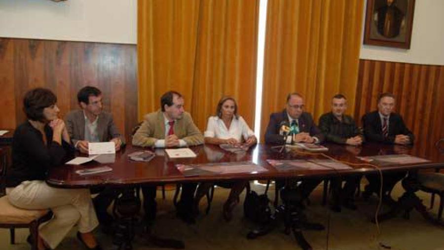 Representantes das entidades colaboradoras no Máster asistiron á presentación na Facultade de Xeografía e Historia Representantes das entidades colaboradoras no Máster asistiron á presentación na Facultade de Xeografía e Historia