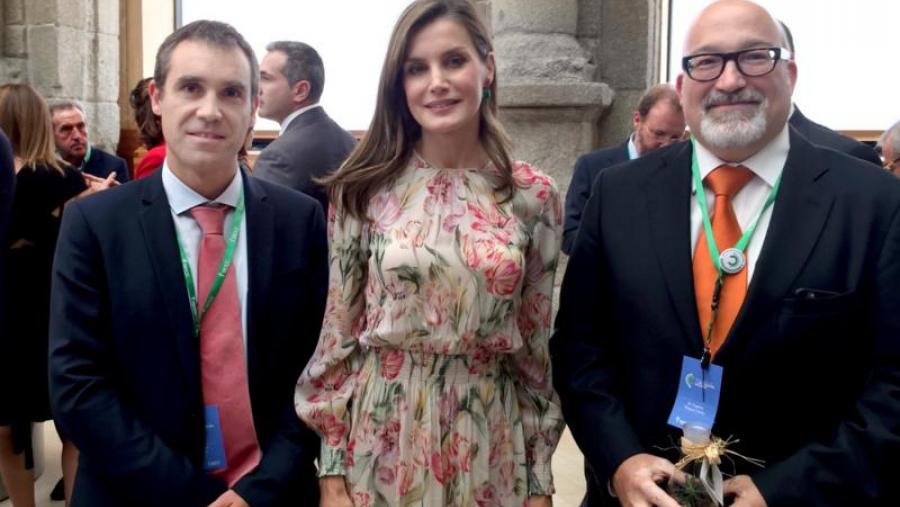 Eugenio Vázquez, primeiro pola dereita, coa raíña Letizia e o investigador do IMDEA Álvaro Somoza Eugenio Vázquez, primeiro pola dereita, coa raíña Letizia e o investigador do IMDEA Álvaro Somoza