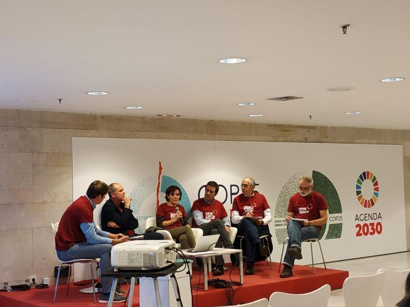 A USC deixa a súa pegada no Cumio sobre Cambio Climático con intervencións nos foros da COP 25, achegas innovadoras e actividades nos seus campus A USC deixa a súa pegada no Cumio sobre Cambio Climático con intervencións nos foros da COP 25, achegas innovadoras e actividades nos seus campus