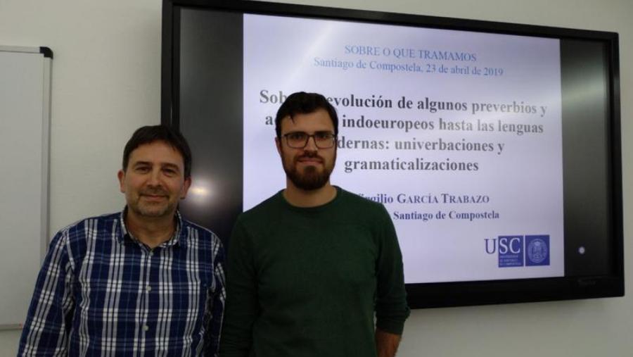 García Trabazo e Tamaredo Meira, na súa intervención no ciclo 'Que andamos tramando', na Facultade de Filoloxía García Trabazo e Tamaredo Meira, na súa intervención no ciclo 'Que andamos tramando', na Facultade de Filoloxía