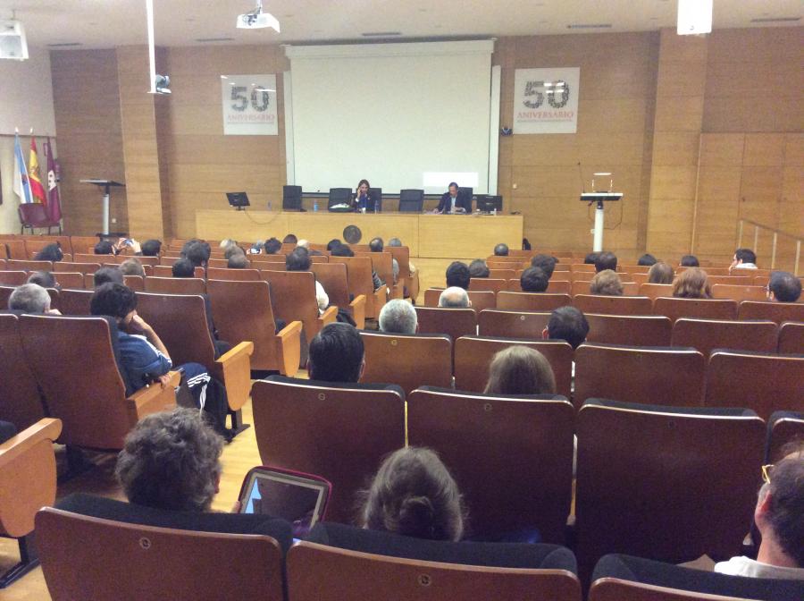 Cédric Villani durante el encuentro con investigadores Cédric Villani durante el encuentro con investigadores