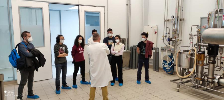Un técnico da APLTA presenta as instalacións tecnolóxicas a alumnado do grao en Robótica Un técnico da APLTA presenta as instalacións tecnolóxicas a alumnado do grao en Robótica