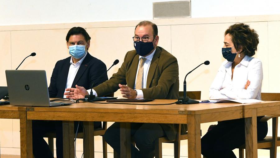 O reitor Antonio López presidiu o acto en Ciencias da Comunicación. FOTO: Santi Alvite Bolsas Beme USC