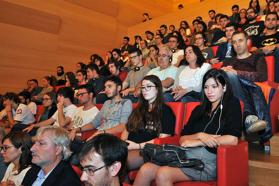 Público asistente a la conferencia de Cédric Villani Público asistente a la conferencia de Cédric Villani