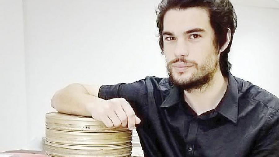 Oliver Laxe explica este venres en Filosofía o seu último proxecto cinematográfico Oliver Laxe explica este venres en Filosofía o seu último proxecto cinematográfico