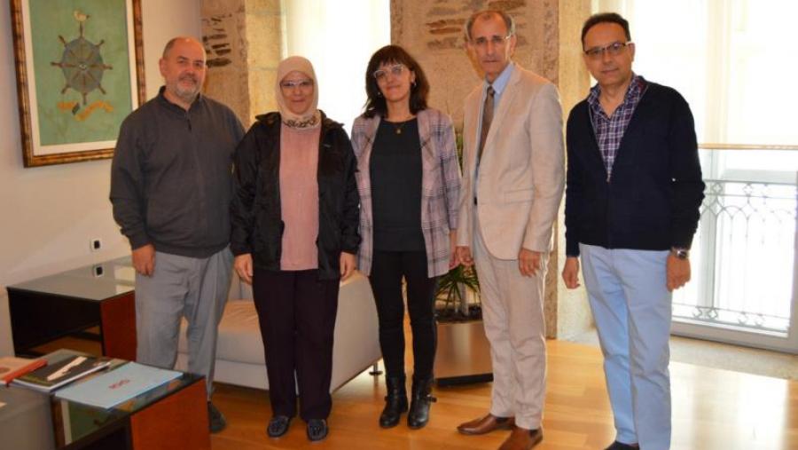 Montserrat Valcárcel, no centro, cos investigadores alxerianos convidados por Xan Neira e Jesús Varela Zapata, na Vicerreitoría de Coordinación de Lugo Montserrat Valcárcel, no centro, cos investigadores alxerianos convidados por Xan Neira e Jesús Varela Zapata, na Vicerreitoría de Coordinación de Lugo