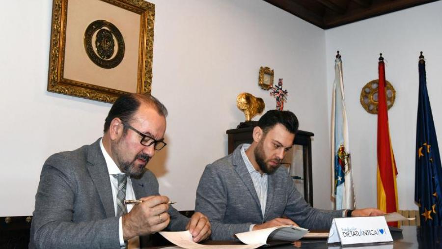 López e Vilariño asinan o convenio. Foto: Santi Alvite López e Vilariño asinan o convenio. Foto: Santi Alvite