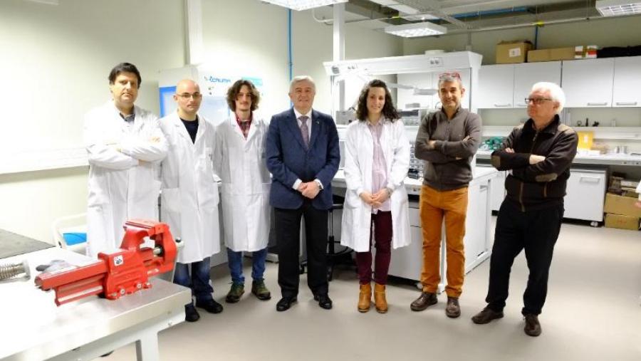 O reitor visitou o Laboratorio Láser de Aceleración e Aplicacións da USC, unha instalación singular en España O reitor visitou o Laboratorio Láser de Aceleración e Aplicacións da USC, unha instalación singular en España