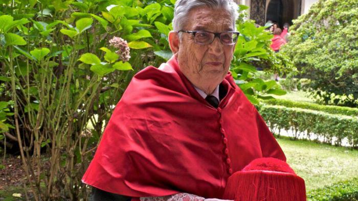 O profesor Díez-Picazo, na súa toma de posesión como doutor honoris causa pola USC O profesor Díez-Picazo, na súa toma de posesión como doutor honoris causa pola USC