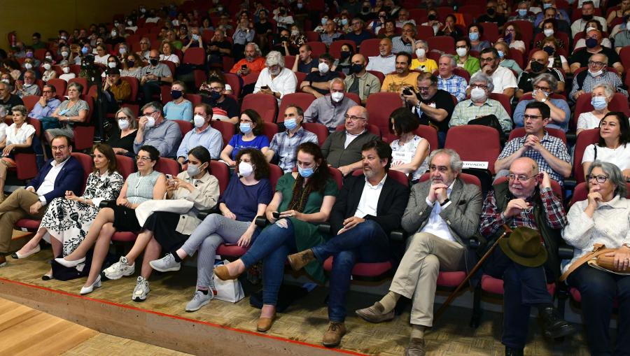 Público asistente á homenaxe ao Zeca Afonso. Foto: Santi Alvite Público asistente á homenaxe ao Zeca Afonso. Foto: Santi Alvite