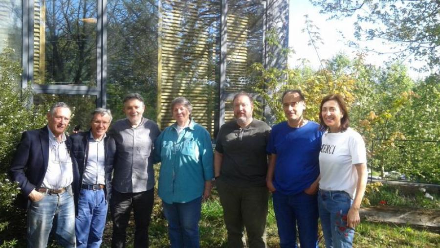Sandra Shumway, no centro da imaxe, xunto con persoal investigador da USC Sandra Shumway, no centro da imaxe, xunto con persoal investigador da USC