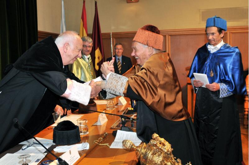 O Premio Príncipe de Asturias Amable Liñán pasa a formar parte do claustro de doutores honoris causa da USC O Premio Príncipe de Asturias Amable Liñán pasa a formar parte do claustro de doutores honoris causa da USC