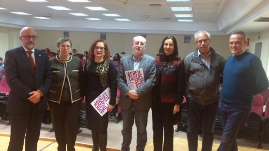 Profundan na aprendizaxe-servizo como ferramenta para a inserción laboral Profundan na aprendizaxe-servizo como ferramenta para a inserción laboral