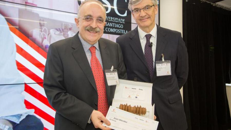 Juan Méndez Dónega e o presidente de Deloitte, Fernando Ruiz, na entrega dos premios Juan Méndez Dónega e o presidente de Deloitte, Fernando Ruiz, na entrega dos premios