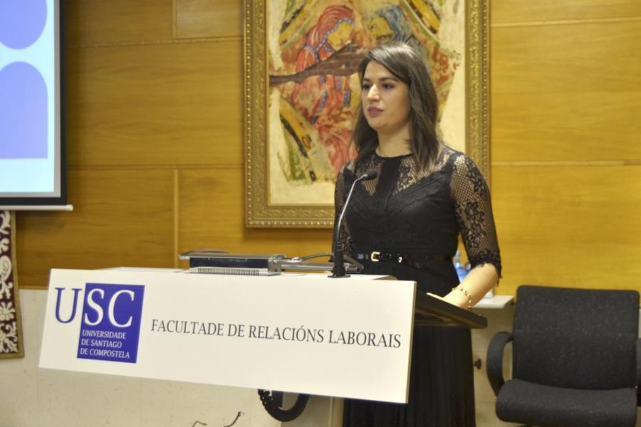 Alexandra Martínez Gómez no acto de defensa da súa tese de doutoramento Alexandra Martínez Gómez no acto de defensa da súa tese de doutoramento