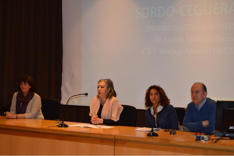Profesionais da Once asesoran a a estudantes de Formación do Profesorado en atención educativa a nenos con sordocegueira Profesionais da Once asesoran a a estudantes de Formación do Profesorado en atención educativa a nenos con sordocegueira