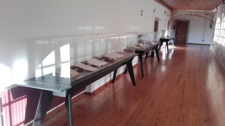 Panorámica da exposición que poderemos ver no Claustro Alto de Fonseca do día 24 ao día 26 deste mes de abril. Foto: BUSC Panorámica da exposición que poderemos ver no Claustro Alto de Fonseca do día 24 ao día 26 deste mes de abril. Foto: BUSC