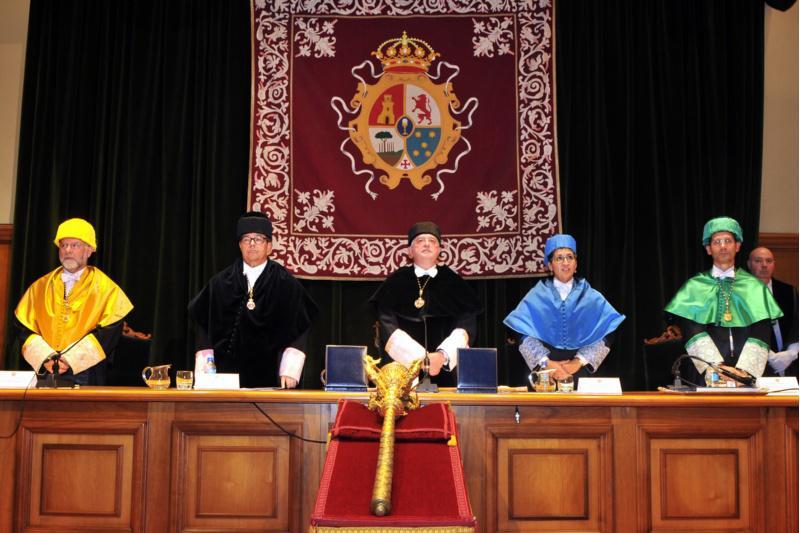 Os profesores Crispian Scully e Giorgio Franceschetti, investidos honoris causa pola USC Os profesores Crispian Scully e Giorgio Franceschetti, investidos honoris causa pola USC