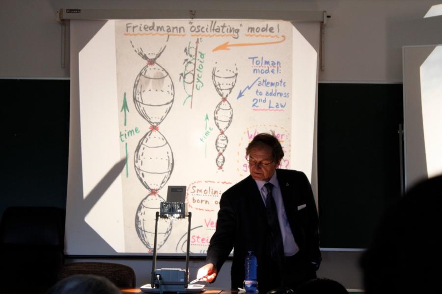 Momento da xuntanza de Sir Roger Penrose con investigadores Momento da xuntanza de Sir Roger Penrose con investigadores